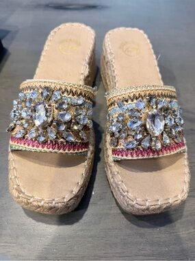 White Mountain Jeweled Tan Espadrille Slide Sandals with Pink Trim 199